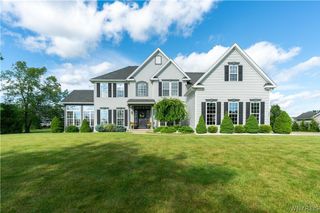 17 Graystone Lane, Orchard Park, NY 14127
