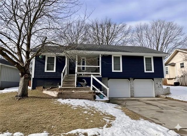 2513 NE Remington Court, Blue Springs, MO 64014