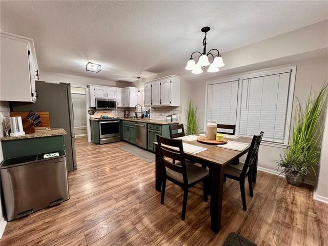 2513 NE Remington Court, Blue Springs, MO 64014