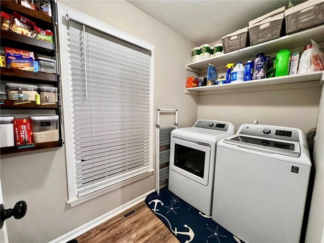 2513 NE Remington Court, Blue Springs, MO 64014