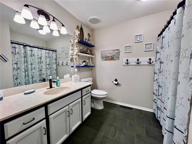 2513 NE Remington Court, Blue Springs, MO 64014