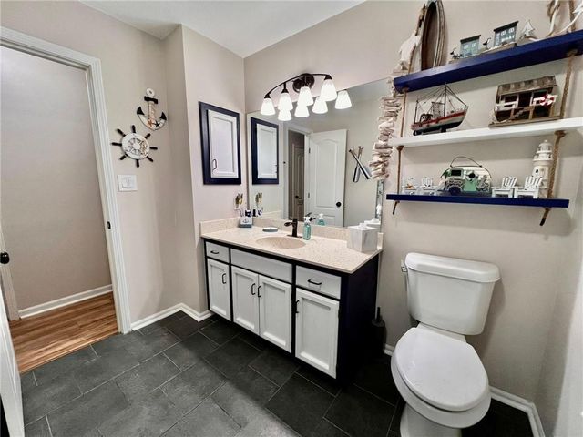 2513 NE Remington Court, Blue Springs, MO 64014