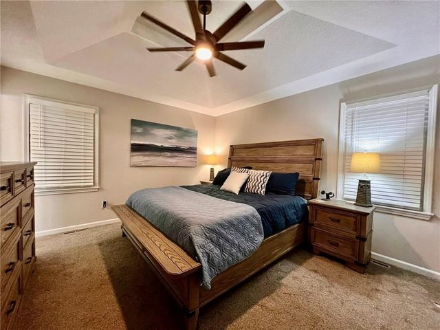 2513 NE Remington Court, Blue Springs, MO 64014