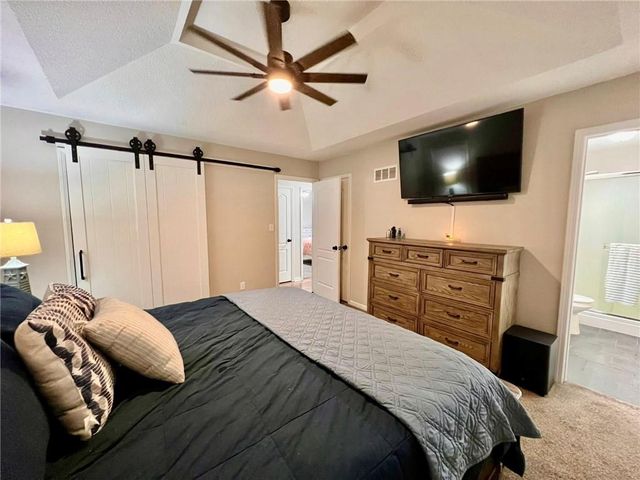 2513 NE Remington Court, Blue Springs, MO 64014