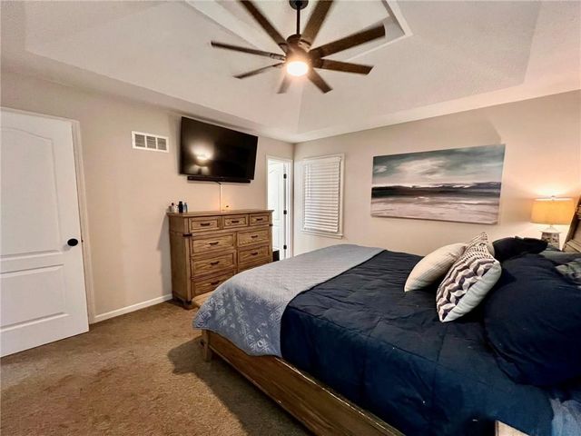 2513 NE Remington Court, Blue Springs, MO 64014