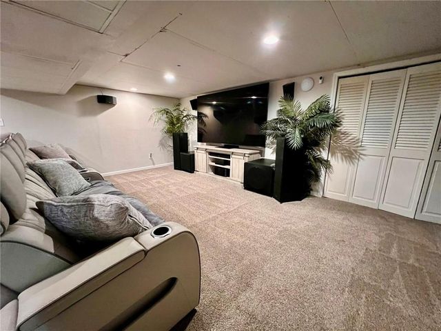 2513 NE Remington Court, Blue Springs, MO 64014