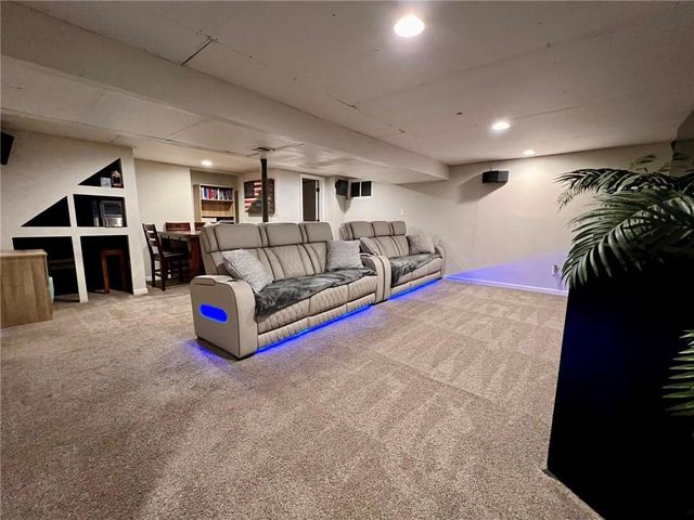 2513 NE Remington Court, Blue Springs, MO 64014