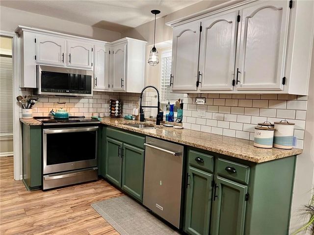 2513 NE Remington Court, Blue Springs, MO 64014