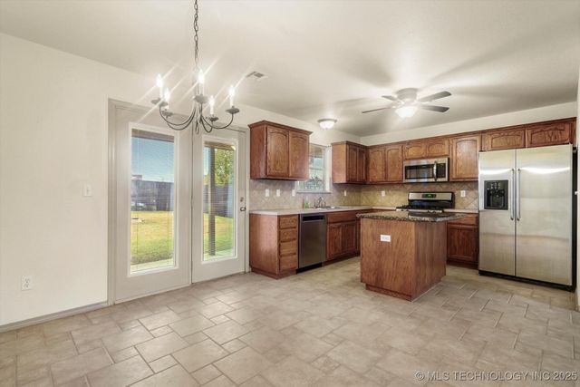 5420 S Redbud Place, Sand Springs, OK 74063