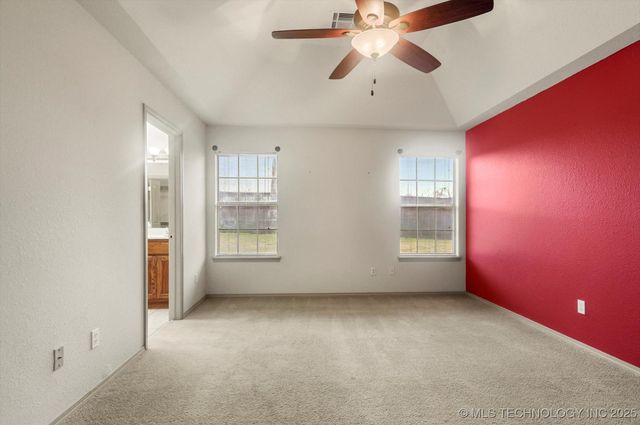 5420 S Redbud Place, Sand Springs, OK 74063