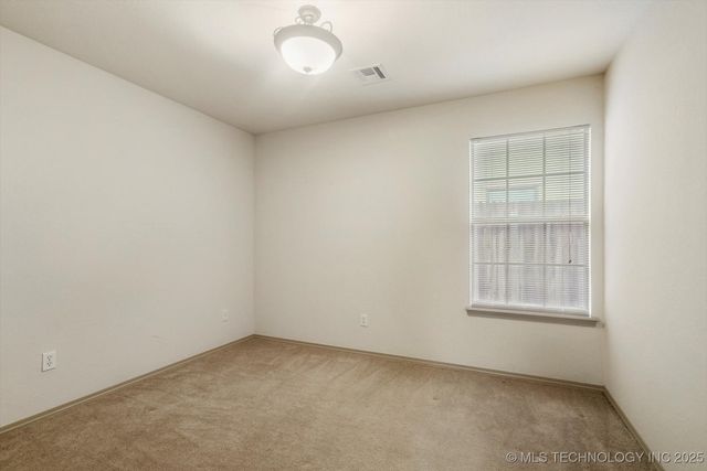 5420 S Redbud Place, Sand Springs, OK 74063