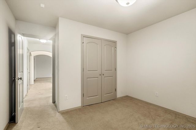 5420 S Redbud Place, Sand Springs, OK 74063