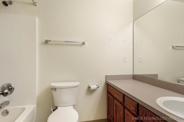 5420 S Redbud Place, Sand Springs, OK 74063