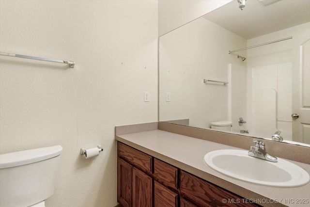 5420 S Redbud Place, Sand Springs, OK 74063