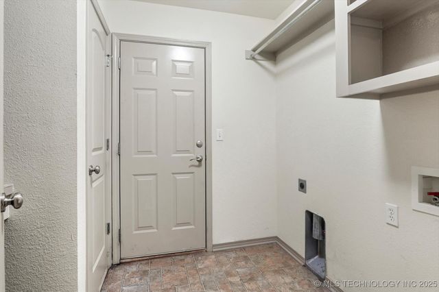 5420 S Redbud Place, Sand Springs, OK 74063