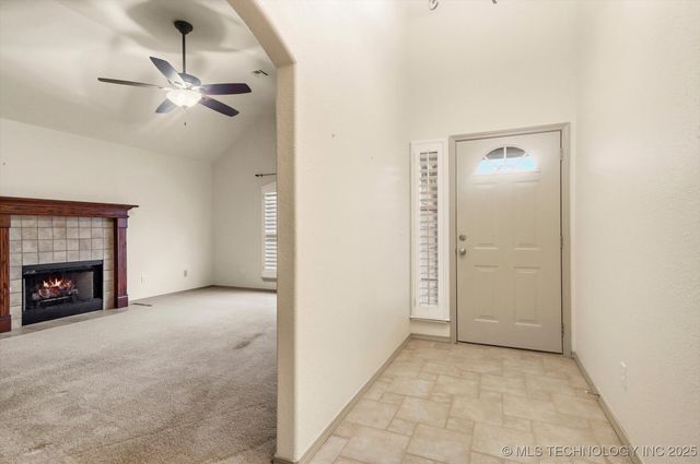 5420 S Redbud Place, Sand Springs, OK 74063