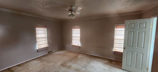386 Pittsburgh Circle, Ellwood City, PA 16117