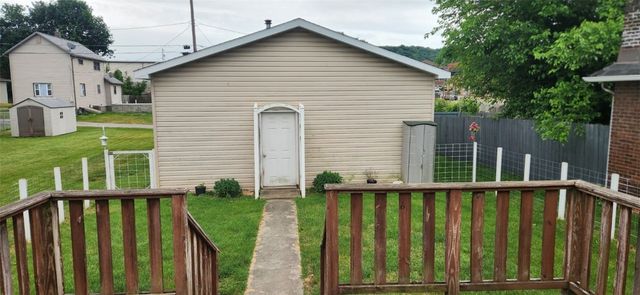 386 Pittsburgh Circle, Ellwood City, PA 16117
