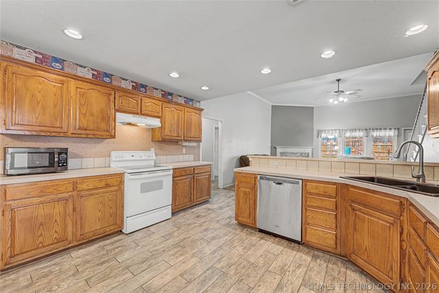 4347 S 200th Avenue E, Broken Arrow, OK 74014