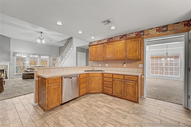 4347 S 200th Avenue E, Broken Arrow, OK 74014