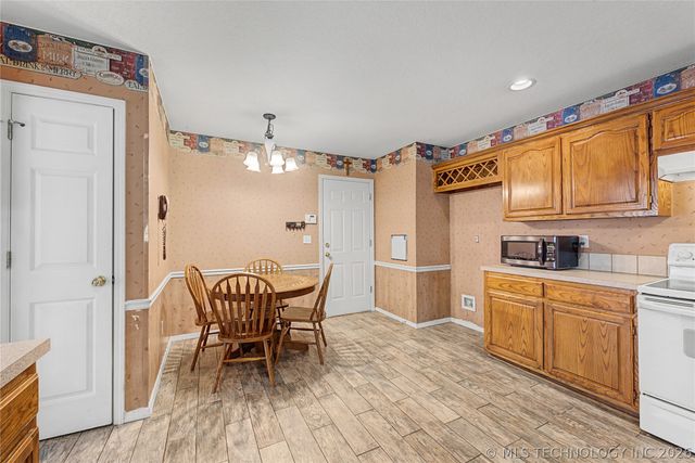 4347 S 200th Avenue E, Broken Arrow, OK 74014