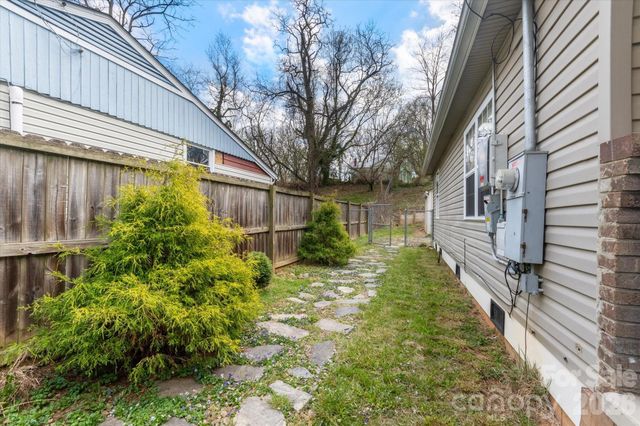 65 New Jersey Avenue, Asheville, NC 28806