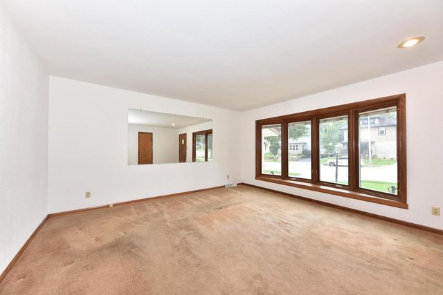 722 Summit AVENUE, Waukesha, WI 53188