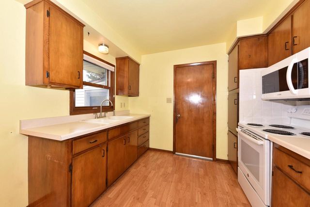 722 Summit AVENUE, Waukesha, WI 53188