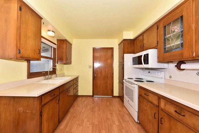 722 Summit AVENUE, Waukesha, WI 53188