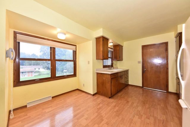 722 Summit AVENUE, Waukesha, WI 53188
