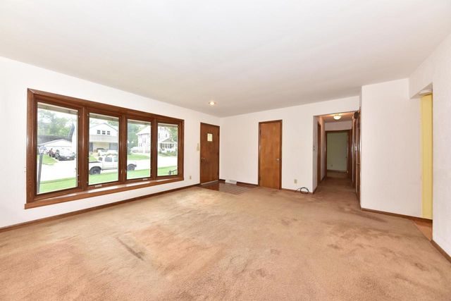 722 Summit AVENUE, Waukesha, WI 53188