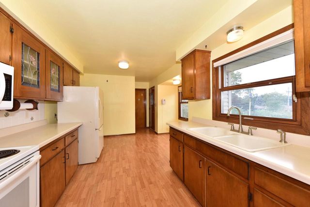 722 Summit AVENUE, Waukesha, WI 53188