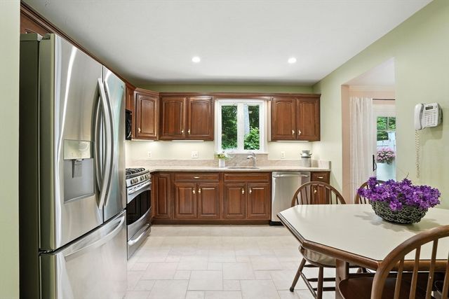 260 Franklin St 6, Braintree, MA 02184
