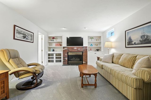 260 Franklin St 6, Braintree, MA 02184