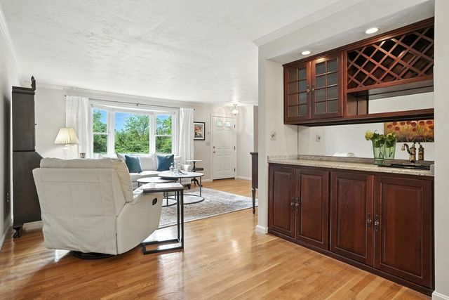260 Franklin St 6, Braintree, MA 02184