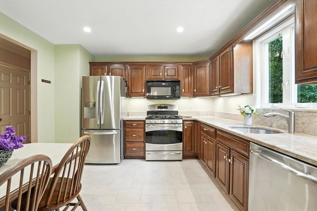 260 Franklin St 6, Braintree, MA 02184