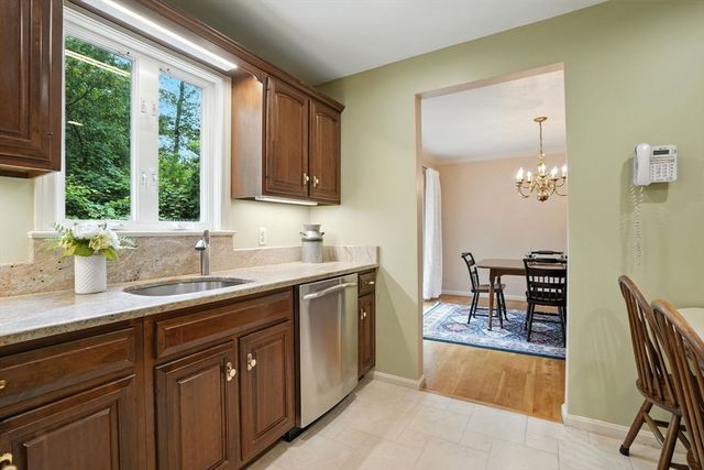 260 Franklin St 6, Braintree, MA 02184