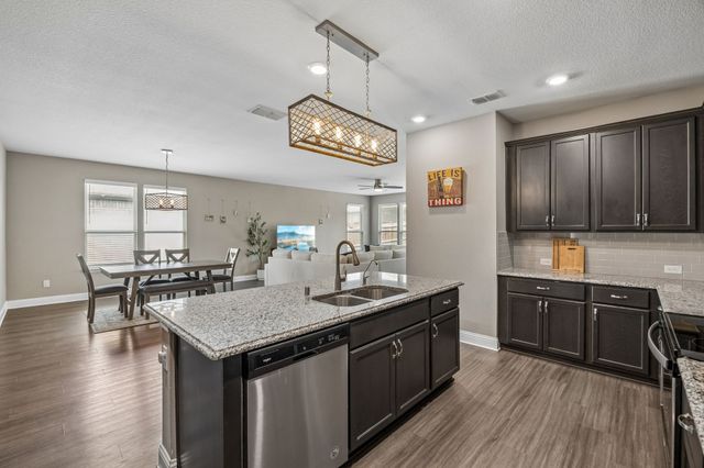 636 Fox View Drive, Fort Worth, TX 76131