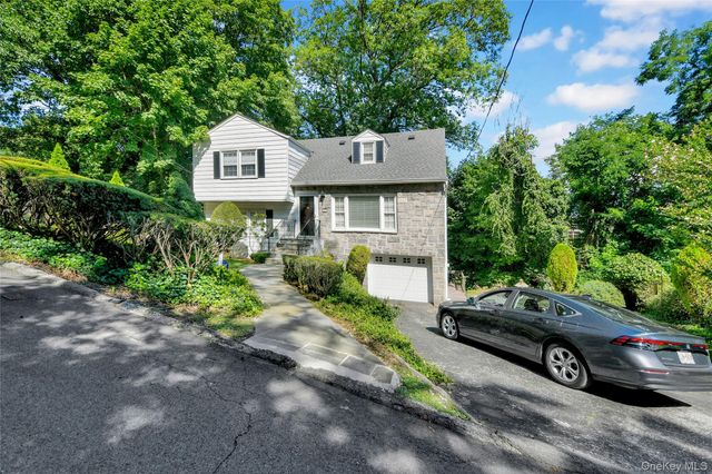 38 Stockbridge Road, Yonkers, NY 10710