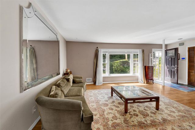 38 Stockbridge Road, Yonkers, NY 10710