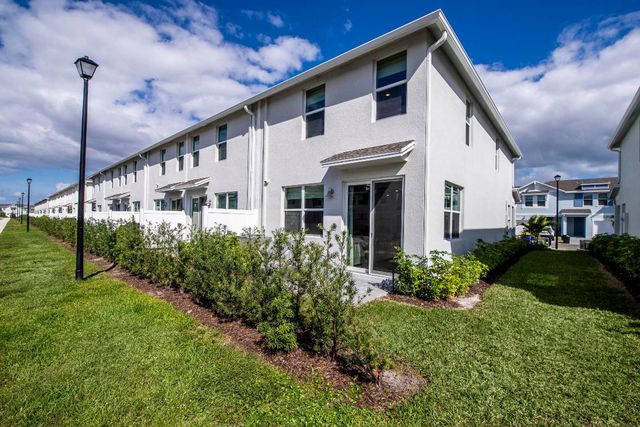 5735 SE Edgewater Circle, Stuart, FL 34997