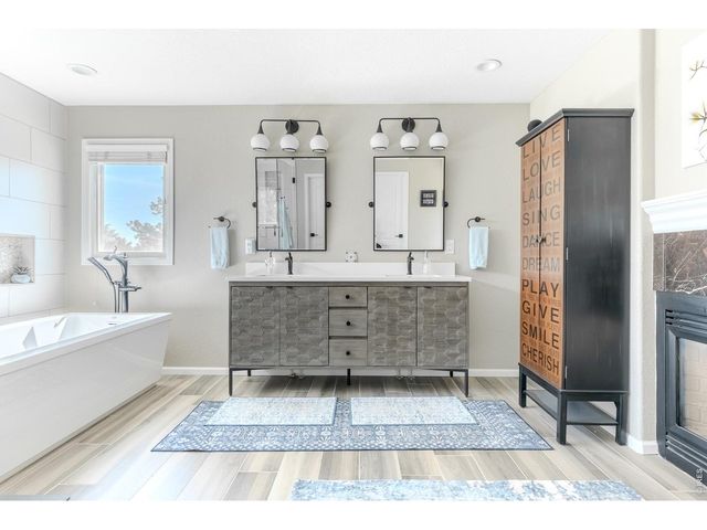 6090 S Mobile St, Centennial, CO 80016