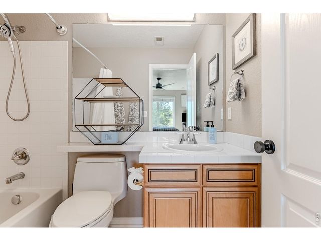 6090 S Mobile St, Centennial, CO 80016