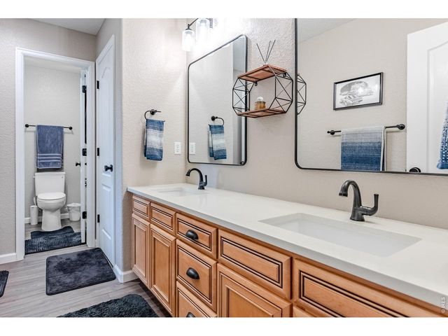 6090 S Mobile St, Centennial, CO 80016