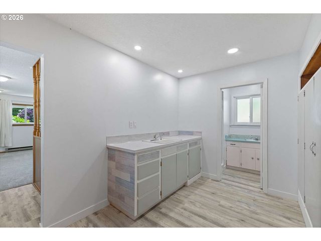 440 Nw 95TH Ave, Portland, OR 97229