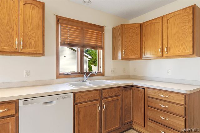 53 Elmleaf Drive, Cheektowaga, NY 14227