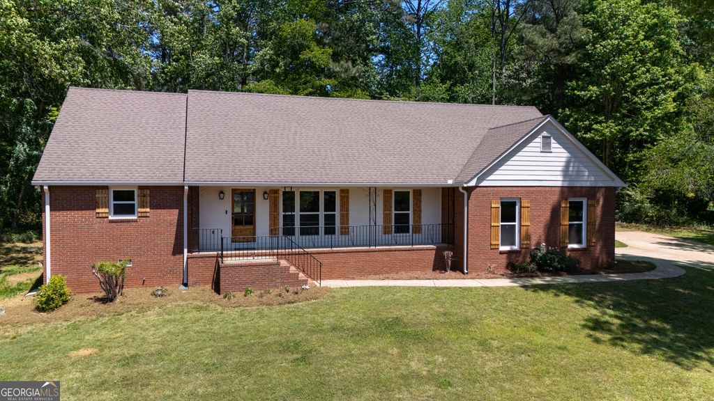 406 Ashford Circle, Lagrange, GA 30240