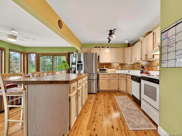 26 E Adirondack Trail, Smallwood, NY 12778