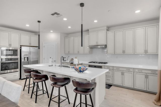 3105 Brandenburber Dr, Roseville, CA 95747