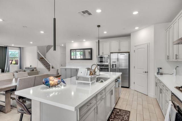 3105 Brandenburber Dr, Roseville, CA 95747